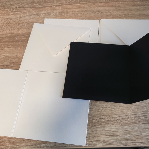 Authentic Chanel card set, for new year/birthday or any occasion. - Picture 3 of 3